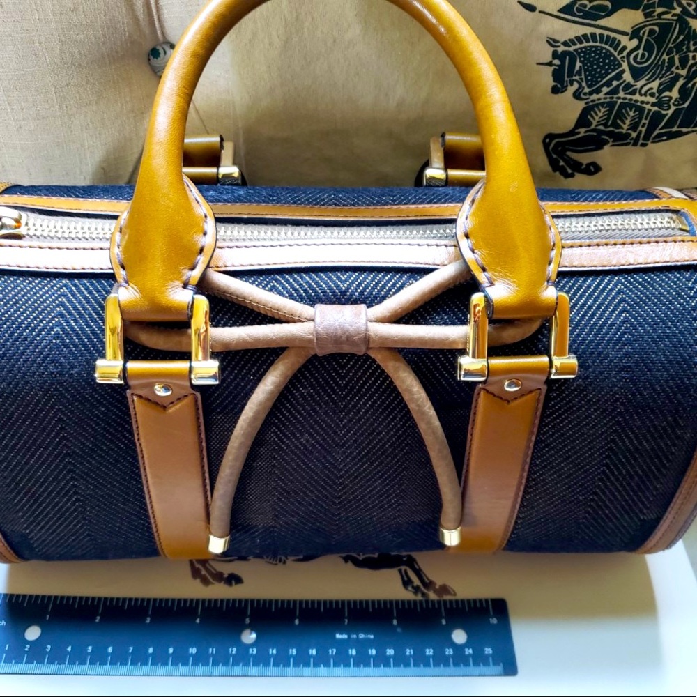 Pre Owned Burberry Bag in Excellent Condition with box, dustbag and certificate